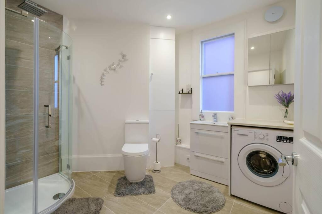 Upper Thames & Lower Thames - Stunning Apartments ヘンリー・オン・テムズ エクステリア 写真