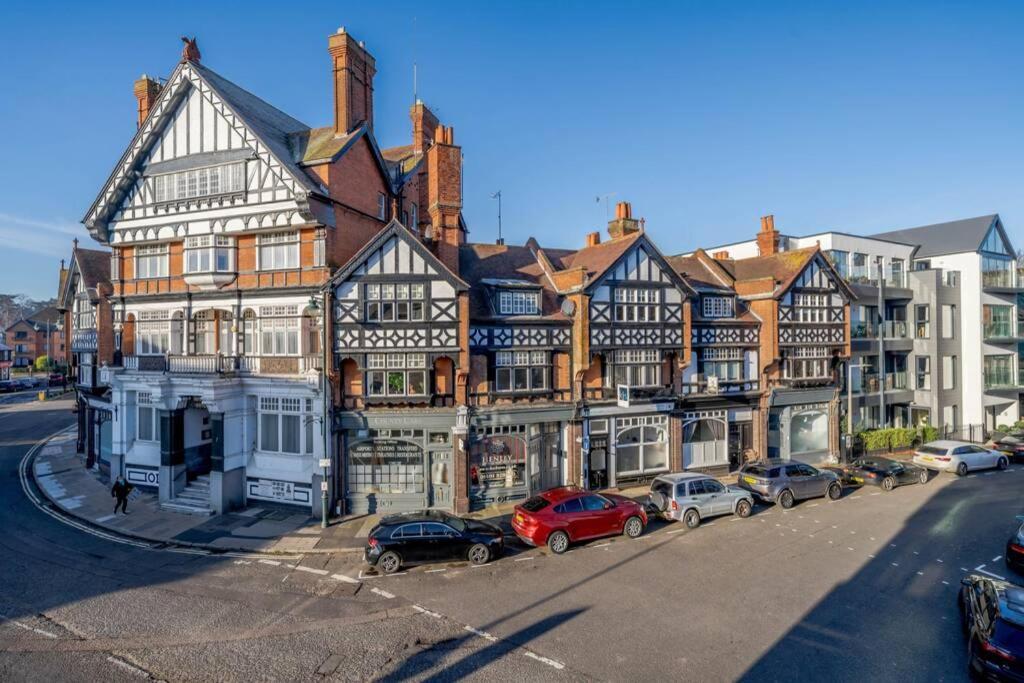 Upper Thames & Lower Thames - Stunning Apartments ヘンリー・オン・テムズ エクステリア 写真